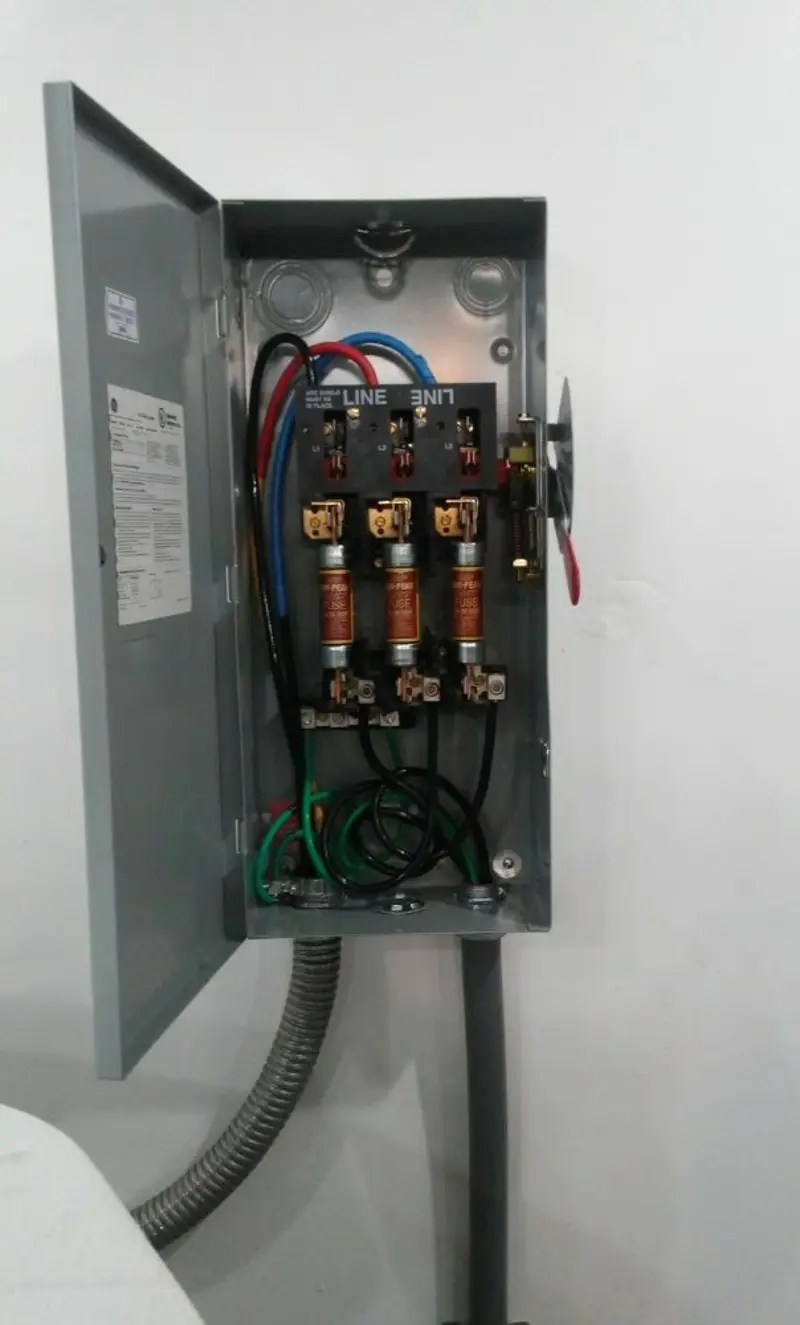 Three-phase disconnect switch installed for Smoke Detector Installation in Dahlgren
